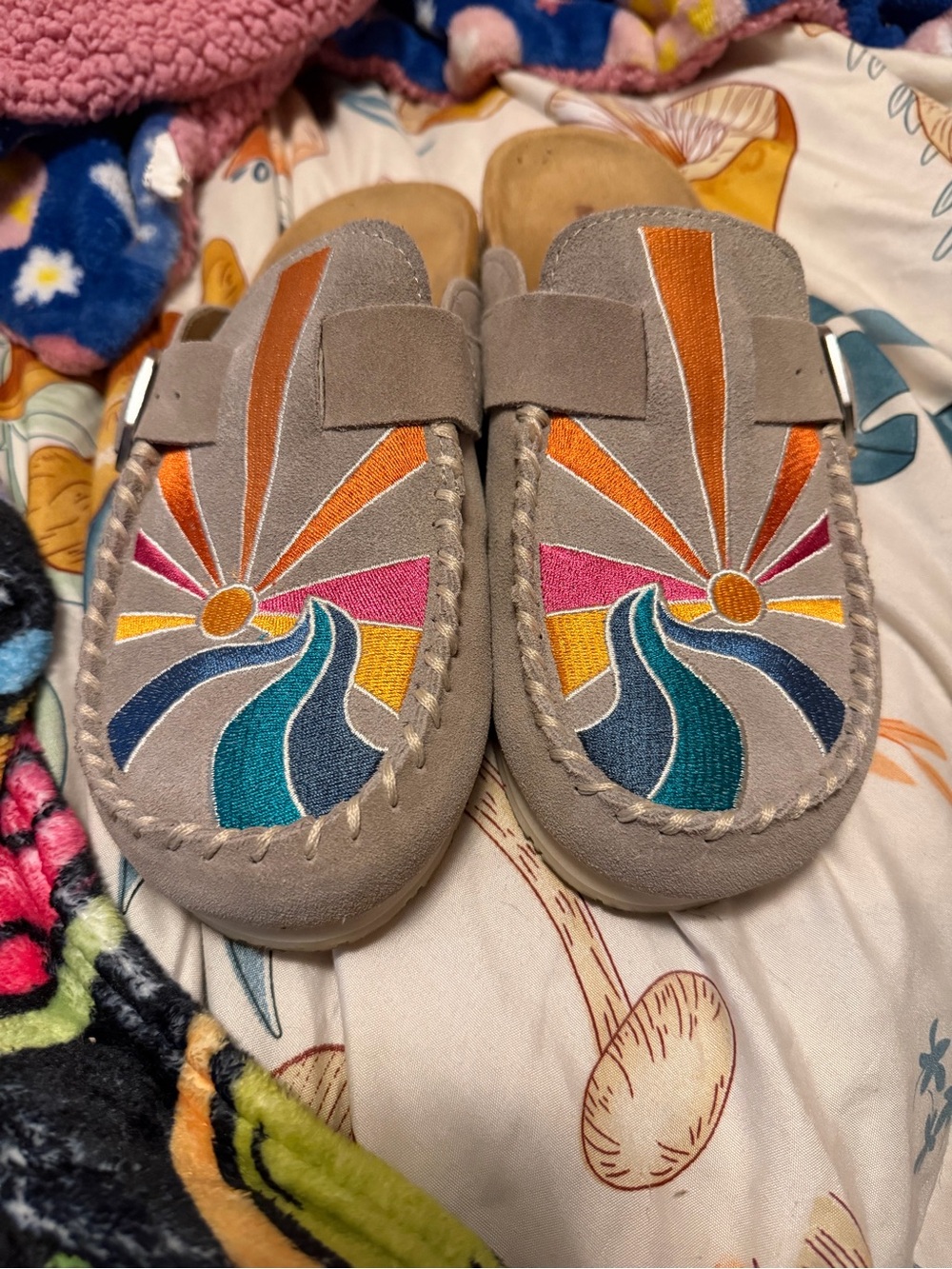 Minnetonka Neutral Suede Slip-On Clogs with Colorful Sunrise Embroidery NEW